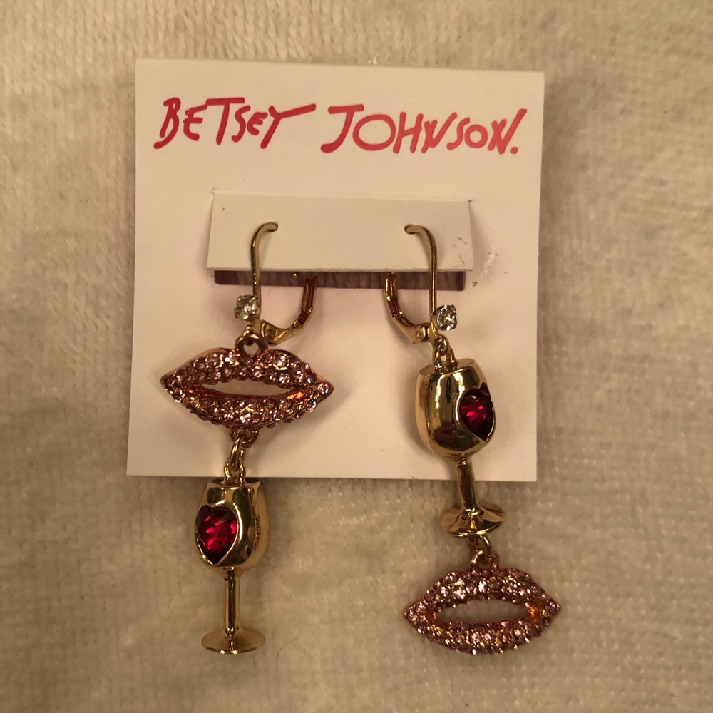 NWT Betsey Johnson Wine On My Lips Earrings